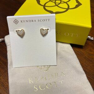 Kendra Scott Ari Heart Studs in iridescent drusy